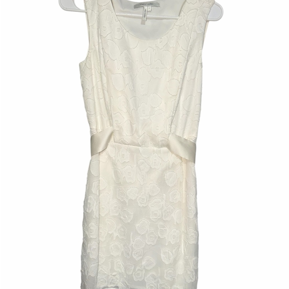 Elegant White Sleeveless Dress